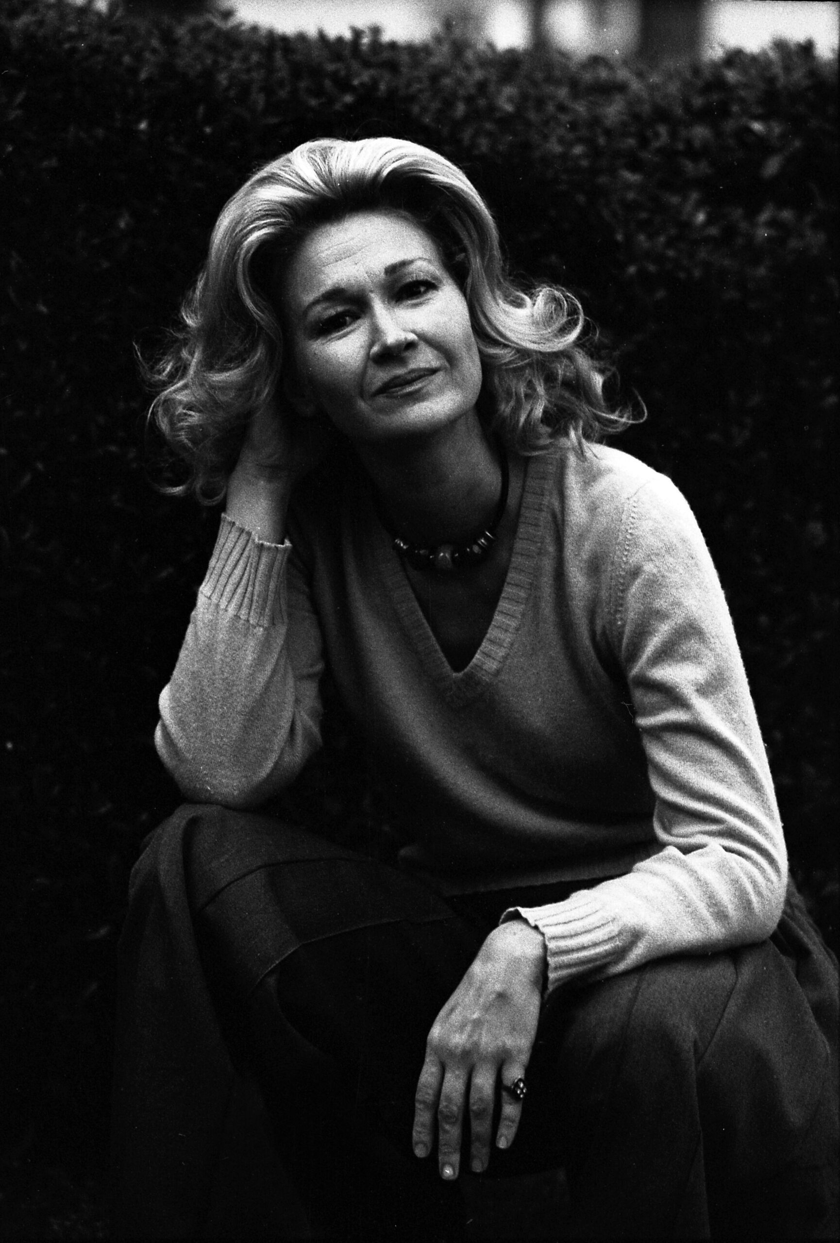 Diane Ladd, 1975 – Classic Hollywood Portrait Diane Ladd in 1975 publicity portrait – American actress known for her Oscar-nominated role in Alice Doesn't Live Here Anymore