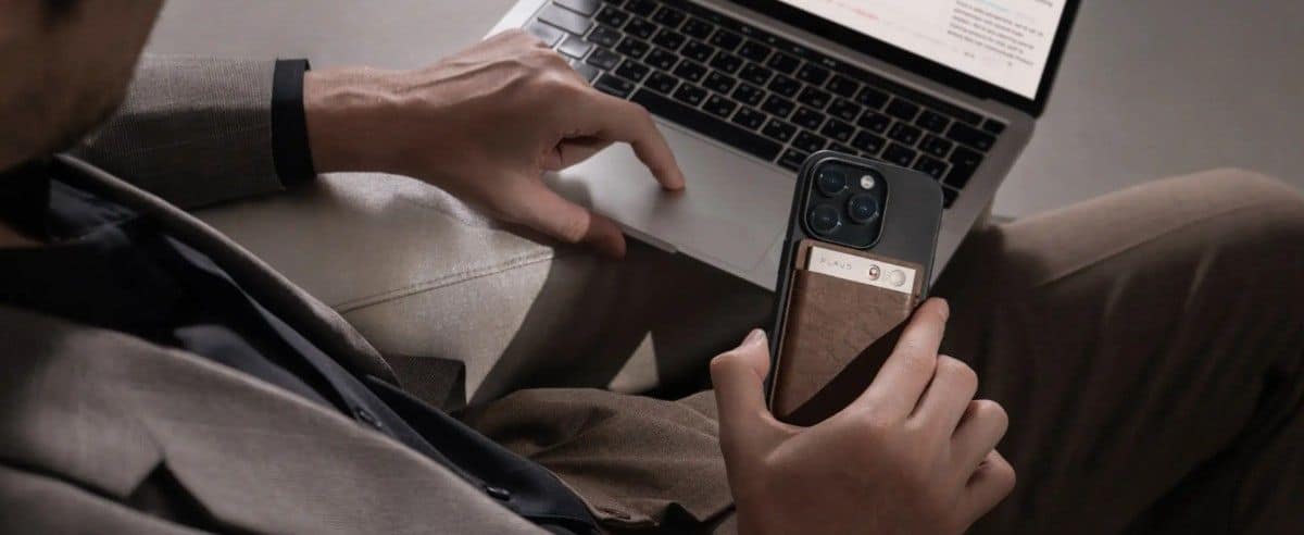 Plaud Note AI attached to smartphone for call recording and AI transcription